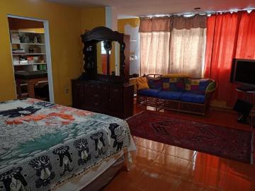 Amplia Casa con Locales en Venta en Col. Fuego Nuevo, Iztapalapa