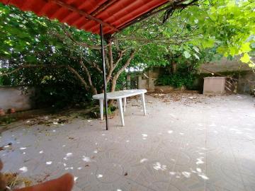 Amplia Casa con Gran Patio en Hinojal Ideal para Reformar 60.000€