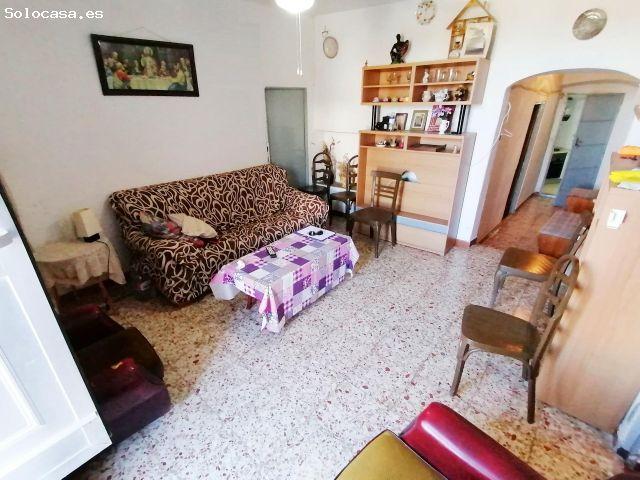 Amplia Casa con Patio en Hinojal Ideal para Reformar 60.000€