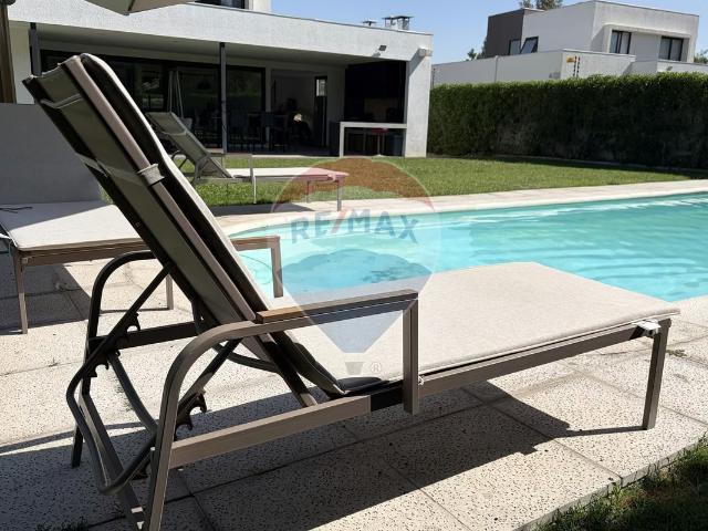 Amplia casa con piscina y quincho en chicureo | 3 dormitorios por 10990.00 en Colina