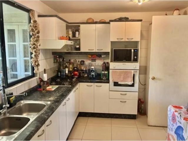 Amplia casa con piscina ciudad satélite, maipú | 4 dormitorios por 4904.00 en Maipú