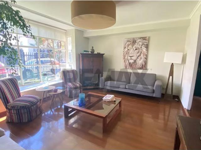 Amplia casa con piscina en san carlos de apoquindo | 5 dormitorios por 13800.00 en Las Condes