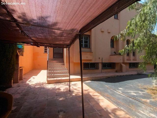 Amplia casa con piscina privada y jardín en Albolote Cortijo del Aire