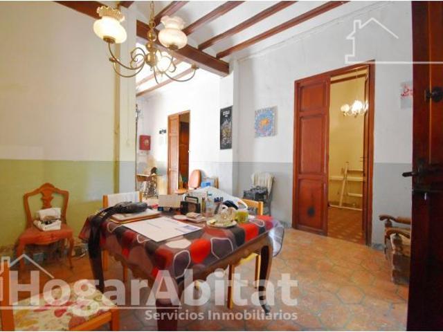 AMPLIA CASA CON TERRAZA Y BALCÓN, CERCA DE LA AV DEL GRAU Y DEL CENTRO