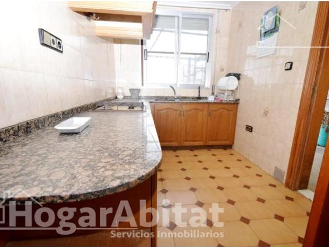 AMPLIA CASA CON TERRAZA Y GARAJE PARA HACER TU HOGAR DE SUEÑO
