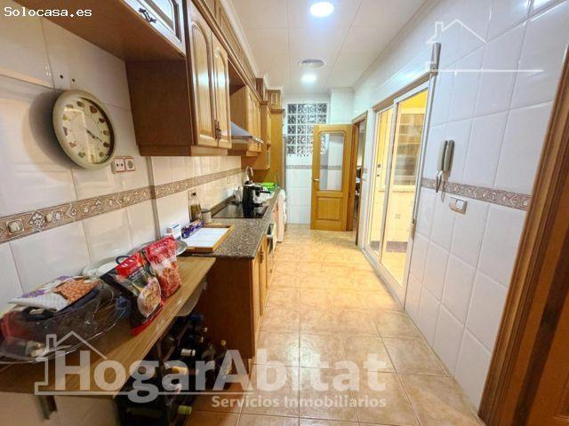 AMPLIA CASA CON TERRAZA CERCA DEL AYUNTAMIENTO