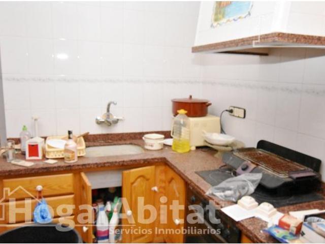 AMPLIA CASA CON TERRAZA CON MUCHAS POSIBLIDADES