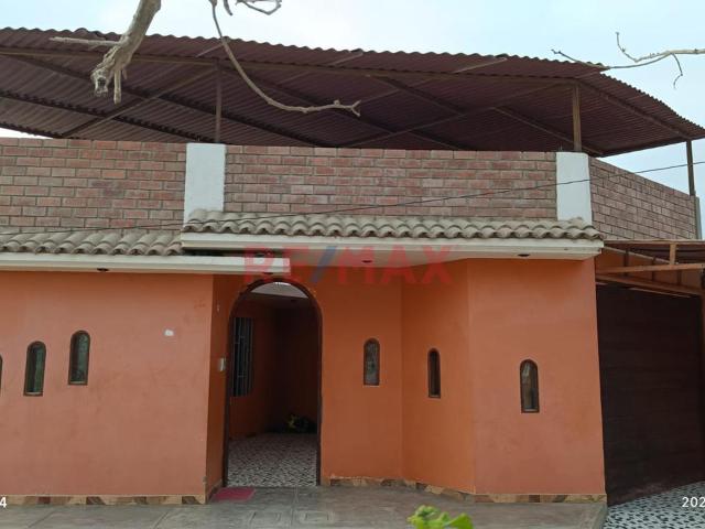 Amplia Casa Con Terreno Y Área De Cultivo En Grocio Prado