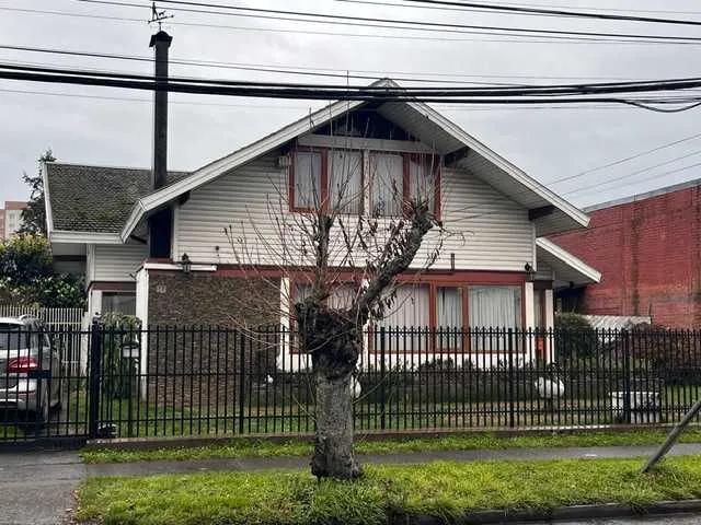 Amplia Casa De 5 Dorm. En Calle Miraflores 174678
