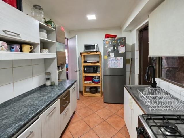 Amplia Casa de 5 Dormitorios en Don Sebastián de Rauquén Ccó | 5 dormitorios por 120000. 00 en Curicó