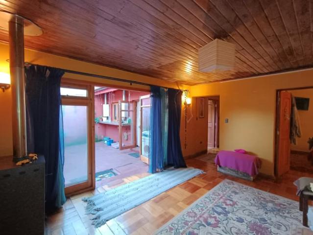 Amplia Casa de 5 Dormitorios en Sector Norte de Talca: Conectividad y Plusvalía Única | 5 dormitorios por 330000. 00 en Talca