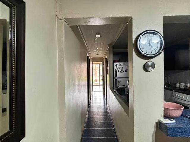 Amplia casa de 5 dormitorios y Gran Terreno en Curicó | 5 Dormitorios por 158000. 00 en Curicó