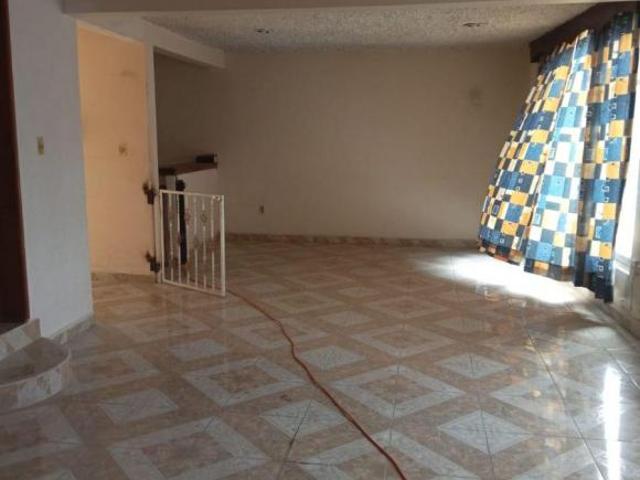 Amplia casa de 393m2 con 5 Departamentos en Col. Del Obrero, GAM