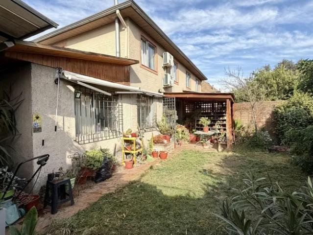Amplia casa de 3 dormitorios en quilicura | terreno 256 m2 | 3 dormitorios por 4700.00 en Quilicura