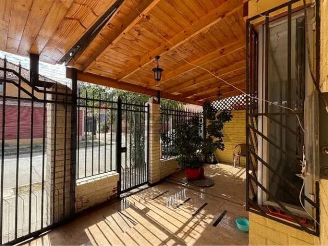 Amplia casa de 3 pisos en altos de quilicura | 5 dormitorios por 3900.00 en Quilicura