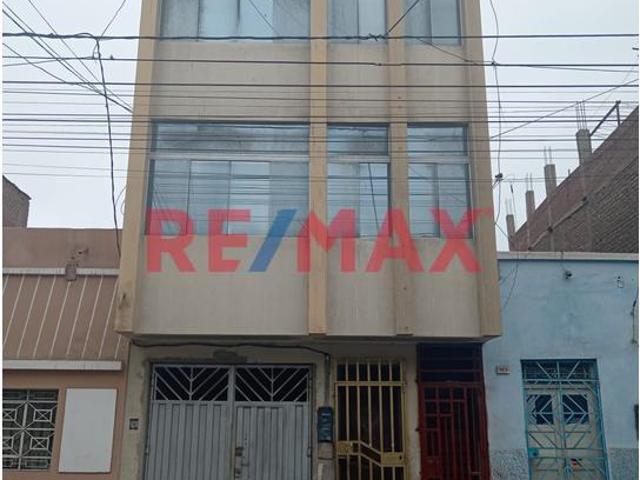¡Amplia Casa De 3 Pisos En Jr. La Union 965, Unidad 01, Trujillo!