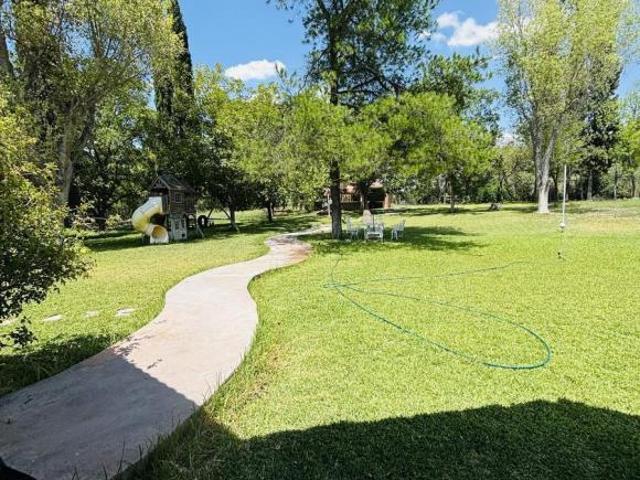 Amplia casa de un Piso en Venta en Los Valdez
