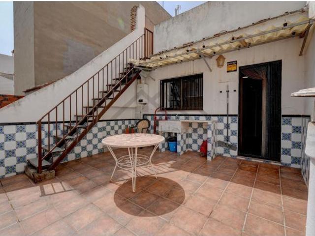 ? ¡Amplia casa de pueblo en pleno corazón del municipio!