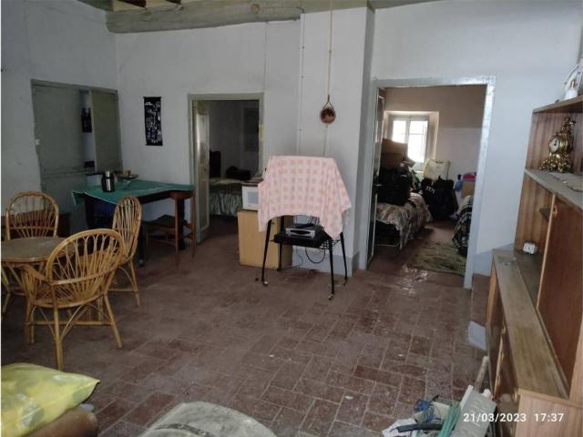 AMPLIA CASA DE PUEBLO PARA REFORMAR