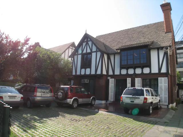 Amplia Casa Eliodoro Yañez Plaza Las Lilas