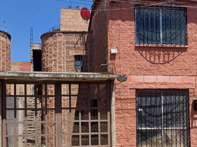 Amplia Casa en Venta – 4 Recámaras, Seguridad y Excelente Ubicación