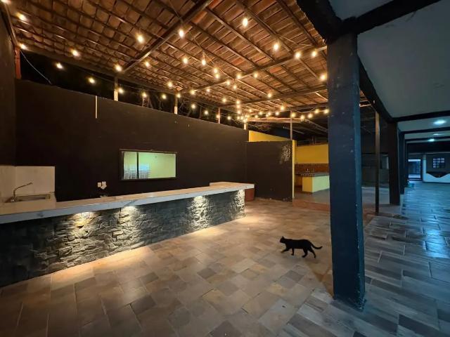 Amplia casa en venta