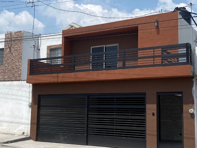 AMPLIA CASA EN VENTA AL ORIENTE DE SALTILLO