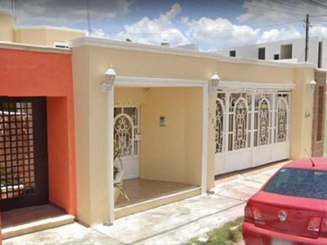 AMPLIA CASA EN VENTA CERCA DE GRAN PLAZA MERIDA!
