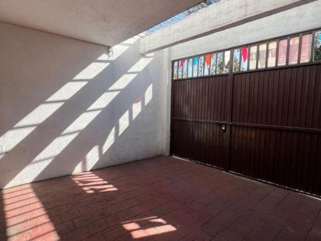 AMPLIA CASA EN VENTA CHAPALITA 1 PLANTA