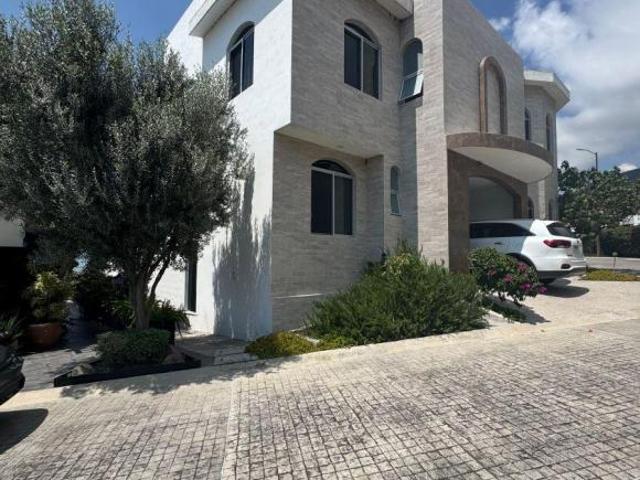 Amplia casa en Venta dentro de Coto en San Juan Cosalá