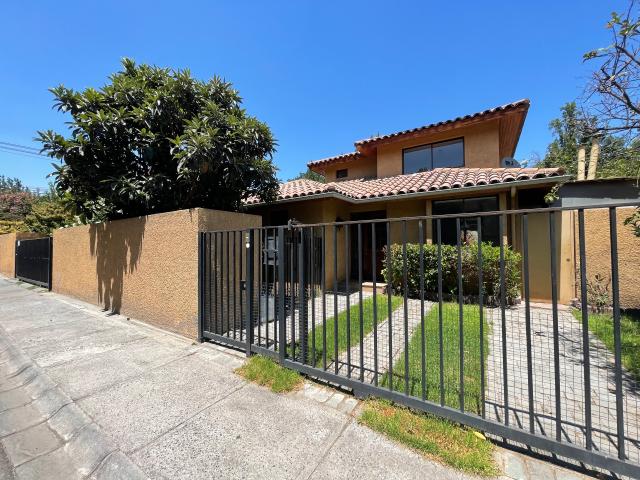 Amplia Casa En Venta. Dentro De Condominio 4hab 3 Baños