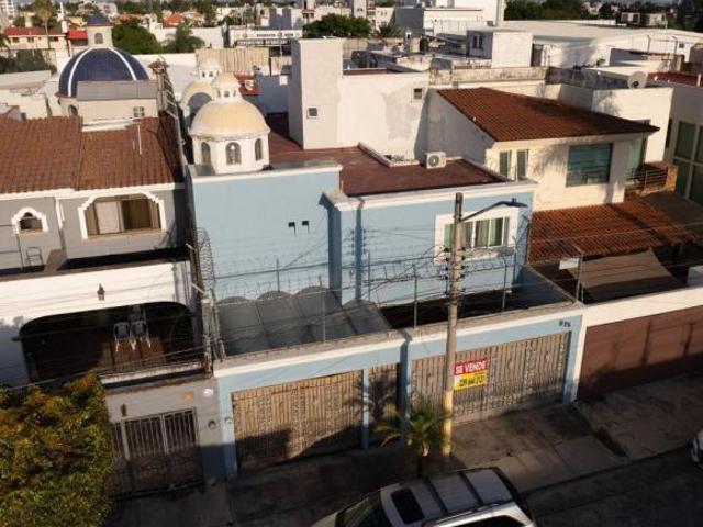 AMPLIA CASA EN VENTA EN ZAPOPAN, JALISCO