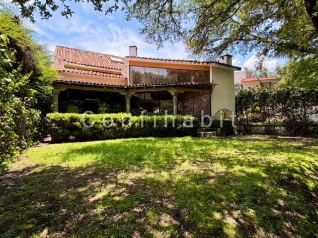 AMPLIA CASA EN VENTA EN ZONA ESMERALDA