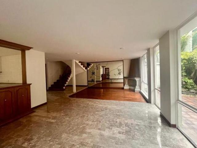 Amplia casa en venta en Bosque Residencial del Sur · Fraccionamiento con seguridad 24/7