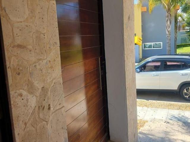 AMPLIA CASA EN VENTA EN BOSQUES DE SANTA ANITA