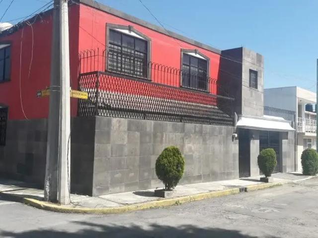 Amplia casa en venta en Colonia Independencia, Toluca, México