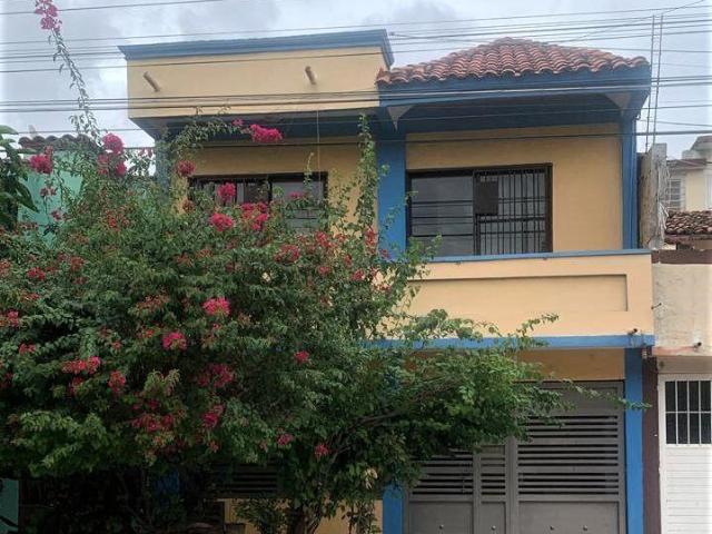 AMPLIA CASA EN VENTA EN EL VERGEL