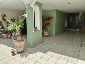 Amplia casa en venta en Hacienda Echeveste, León, Gto