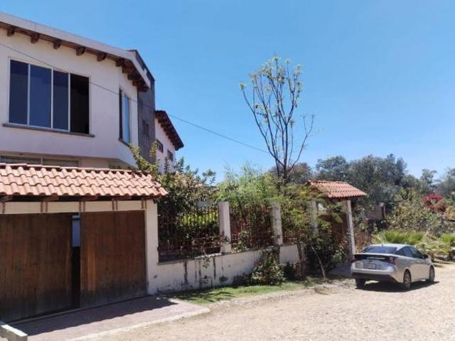 Amplia casa en VENTA en Lomas de Comanjilla