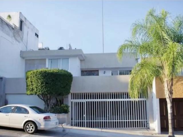 Amplia casa en venta en lomas del campestre | zona norte de