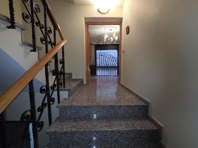 Amplia Casa en Venta en San Ildefonso, Jaén Ideal para Familias