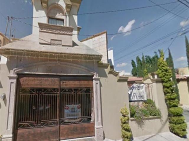 AMPLIA CASA EN VENTA EN SALTILLO COAHUILA!