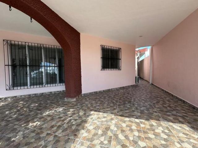 AMPLIA CASA EN VENTA GARCIA GINERES FVC 2770