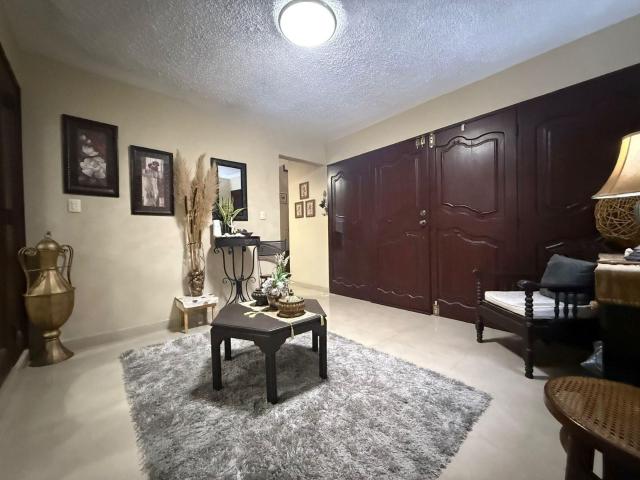 Amplia casa en venta Loma de Rosales