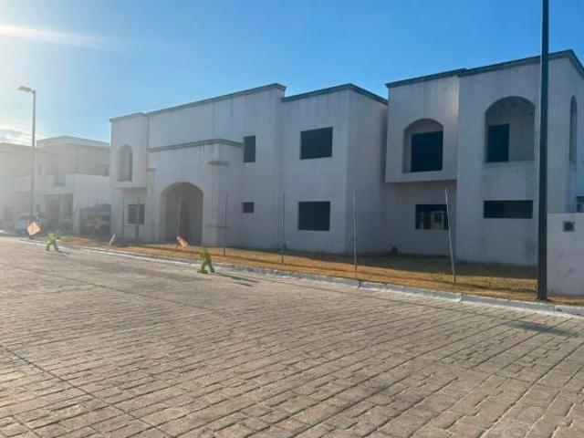 Amplia Casa en Venta MONTES ALTOS