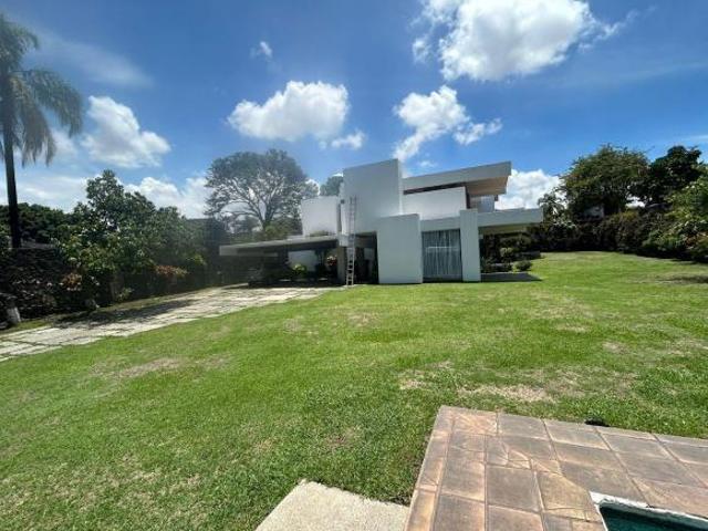 Amplia casa en venta. Reforma, Cuernavaca