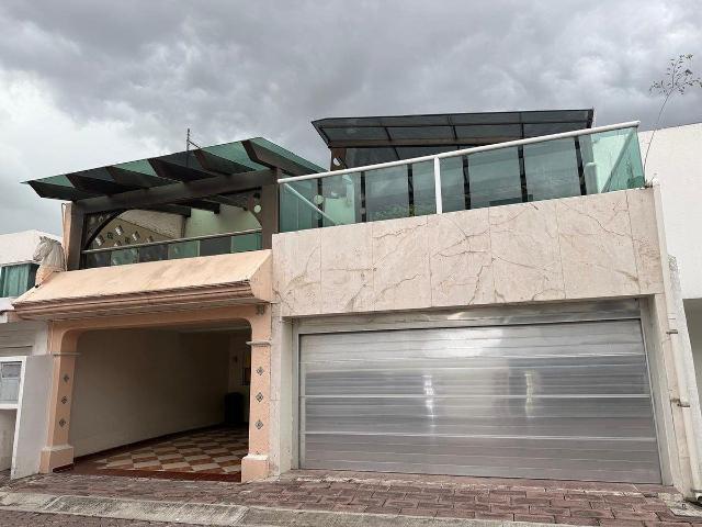 Amplia Casa en Venta/Renta, Fraccionamiento Los Arrayanes, Morillotla