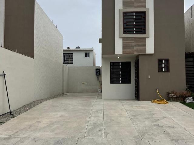 Amplia casa en Viñas del Mar por solo $13,000.00 MNX