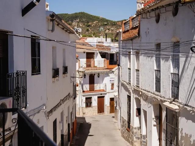 Amplia casa en Yunquera en Alquiler