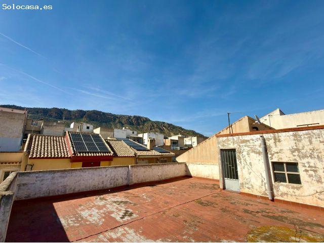 Amplia Casa en Alhama de Murcia con Patio y Terraza Independiente